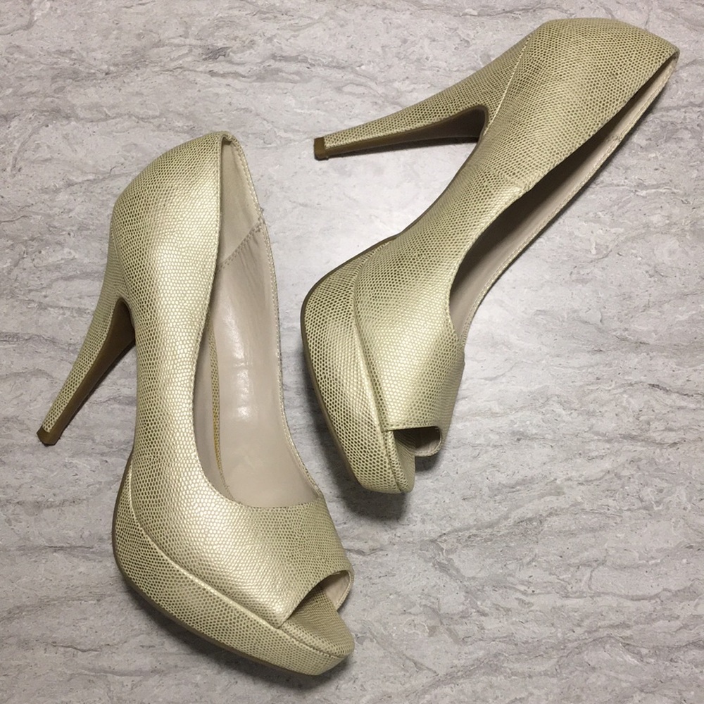 APT.9 size 10 tan heels, open-toe, metallic finish